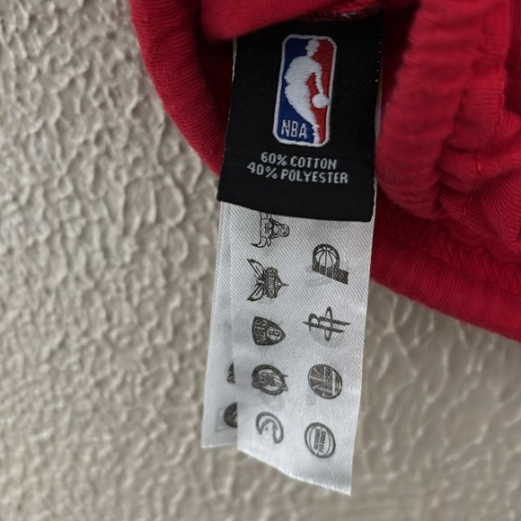 Vintage Women’s Chicago NBA Bulls Basketball Crop Top, Medium - Picture 8 of 8